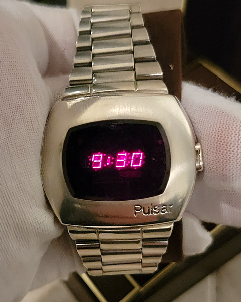 1973 PULSAR P2 Astronaut Wristwatch LED Digital Watch All S. Steel SECOND HAND HOROLOGY
