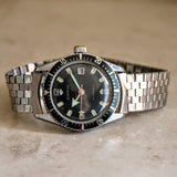SURFKING Diver Wristwatch by WELSBRO Watch Co. Date Indicator Swiss Made Watch