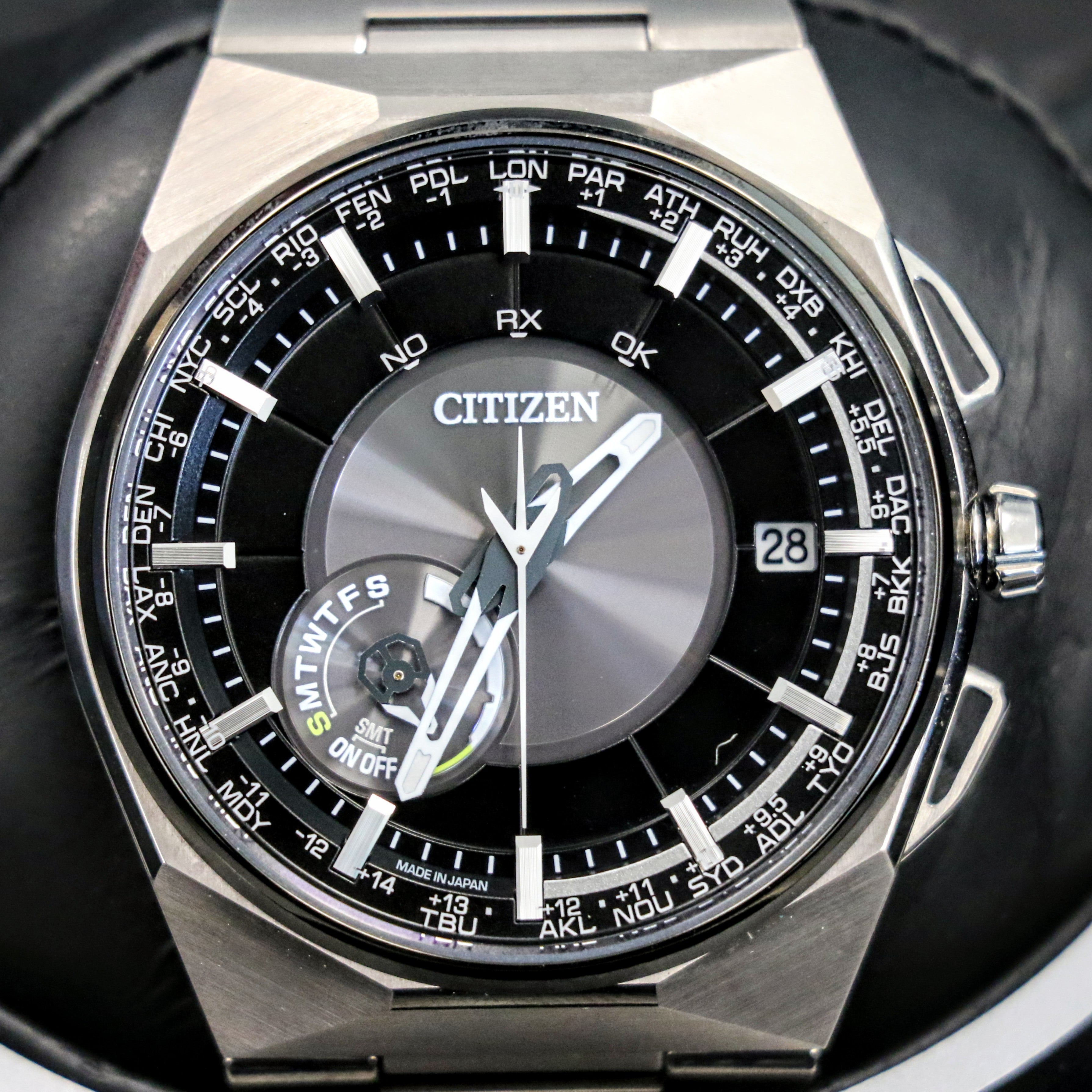 CITIZEN Eco-Drive Satellite Wave Wristwatch Super Titanium Case & Bracelet Ref. CC2006-53E F100-T020177 - In Box!
