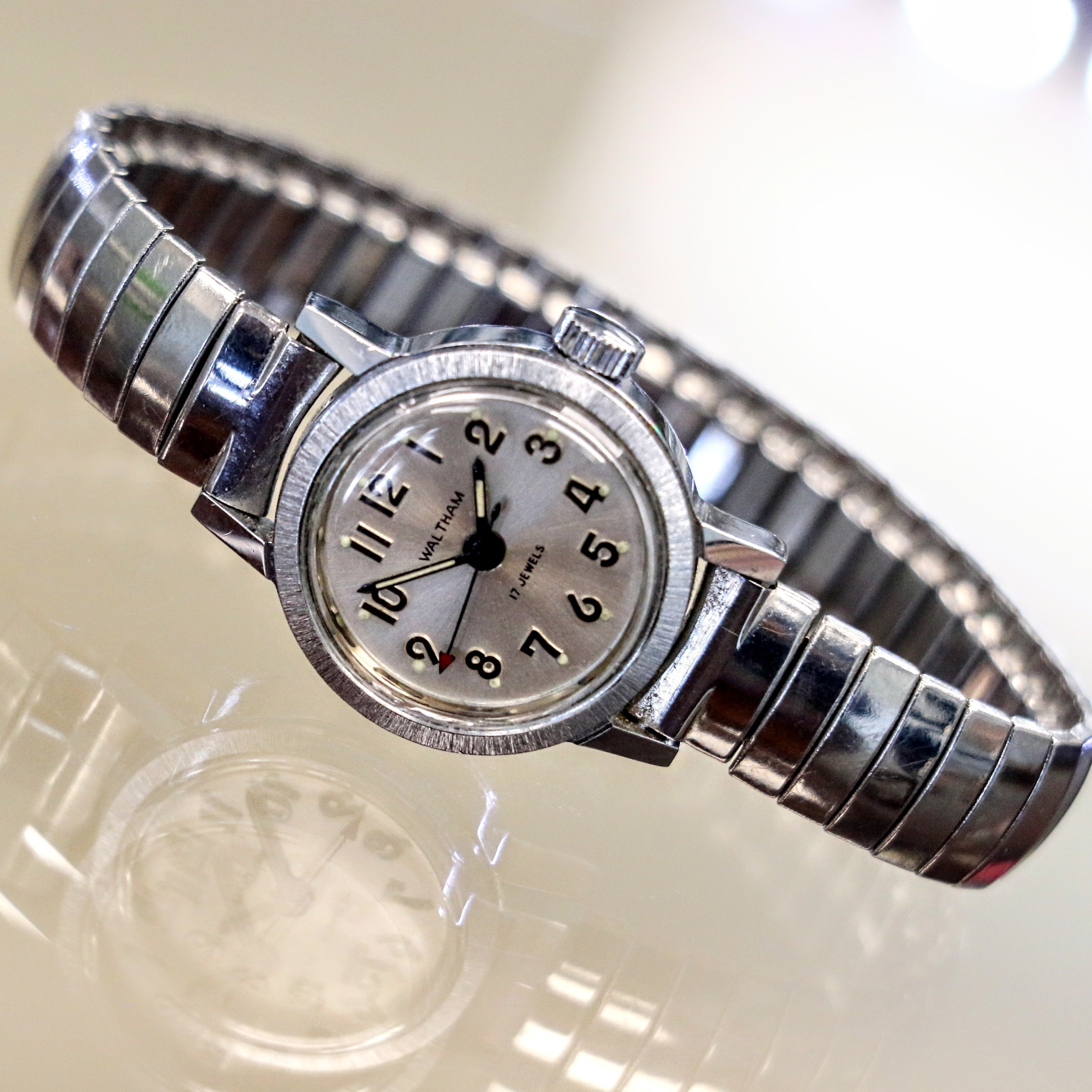 Vintage Ladies WALTHAM Wristwatch 17 Jewels Watch Stainless Steel Flex Bracelet