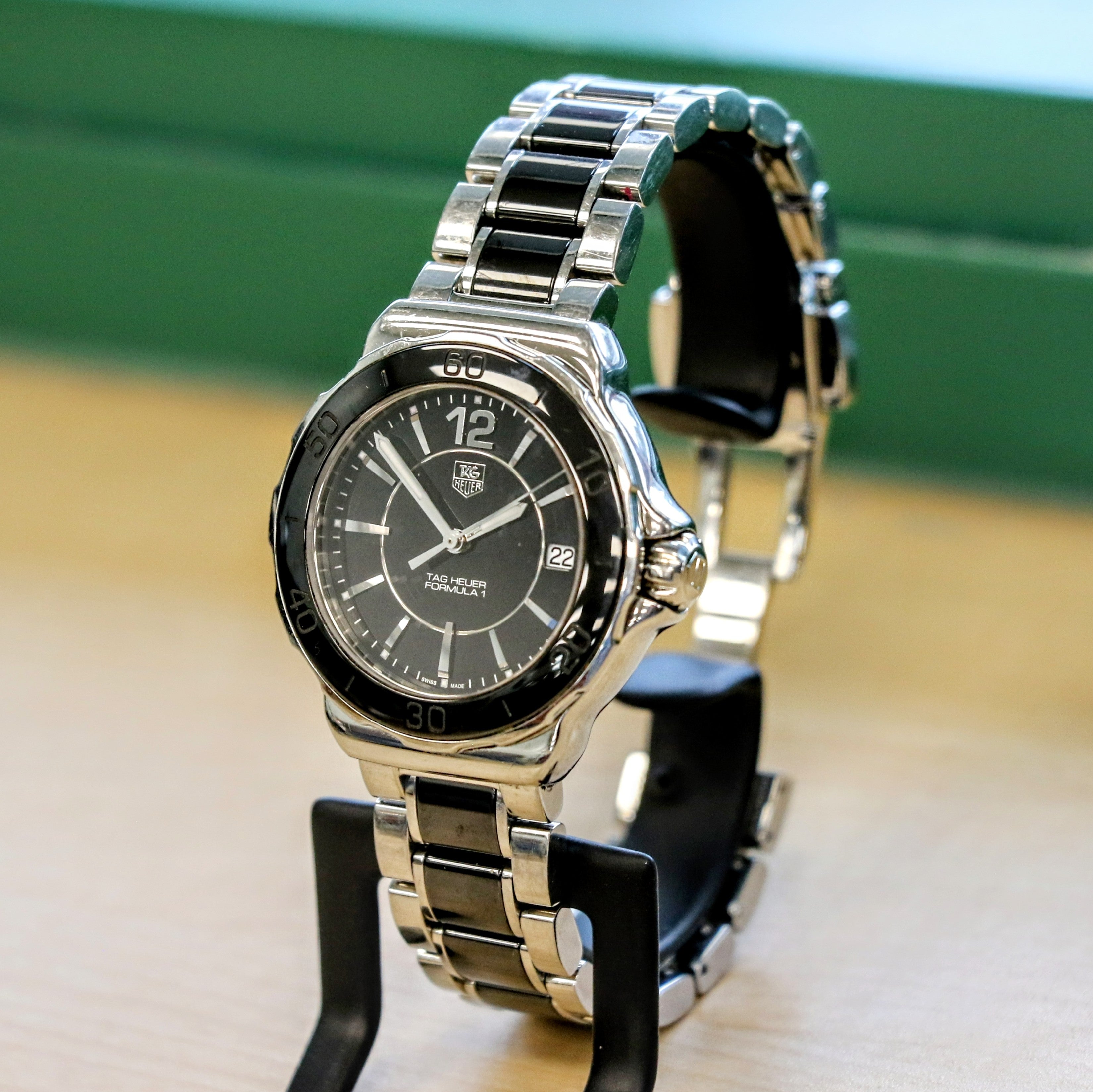 TAG HEUER Formula 1 Watch Date Indicator Ref. WAH1210 35mm Quartz Wris SECOND HAND HOROLOGY