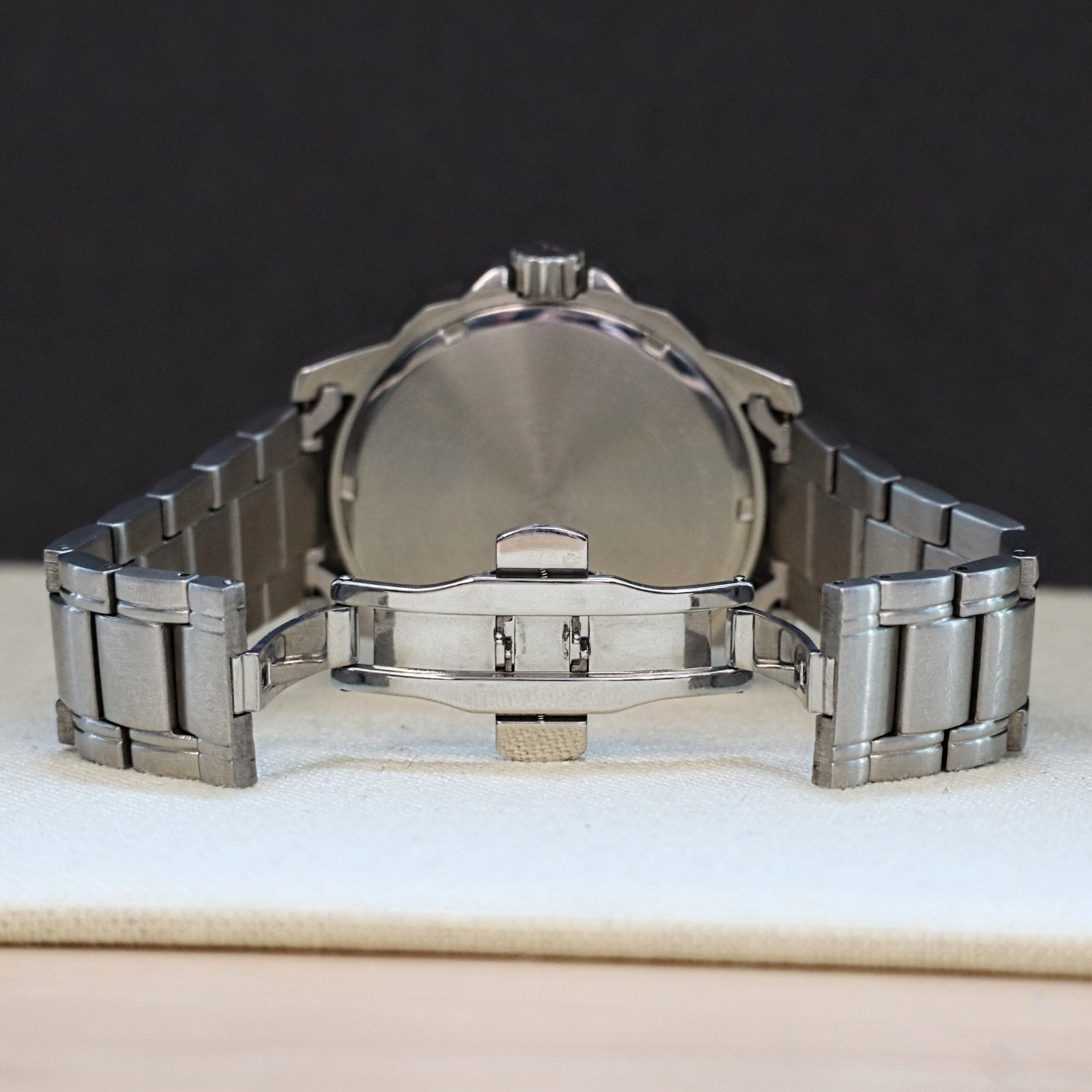 Hughes Watch Defect ELEVON HUGHES Watch Date Indicator Ref. ELE100-3 Stainless Steel Quart ...