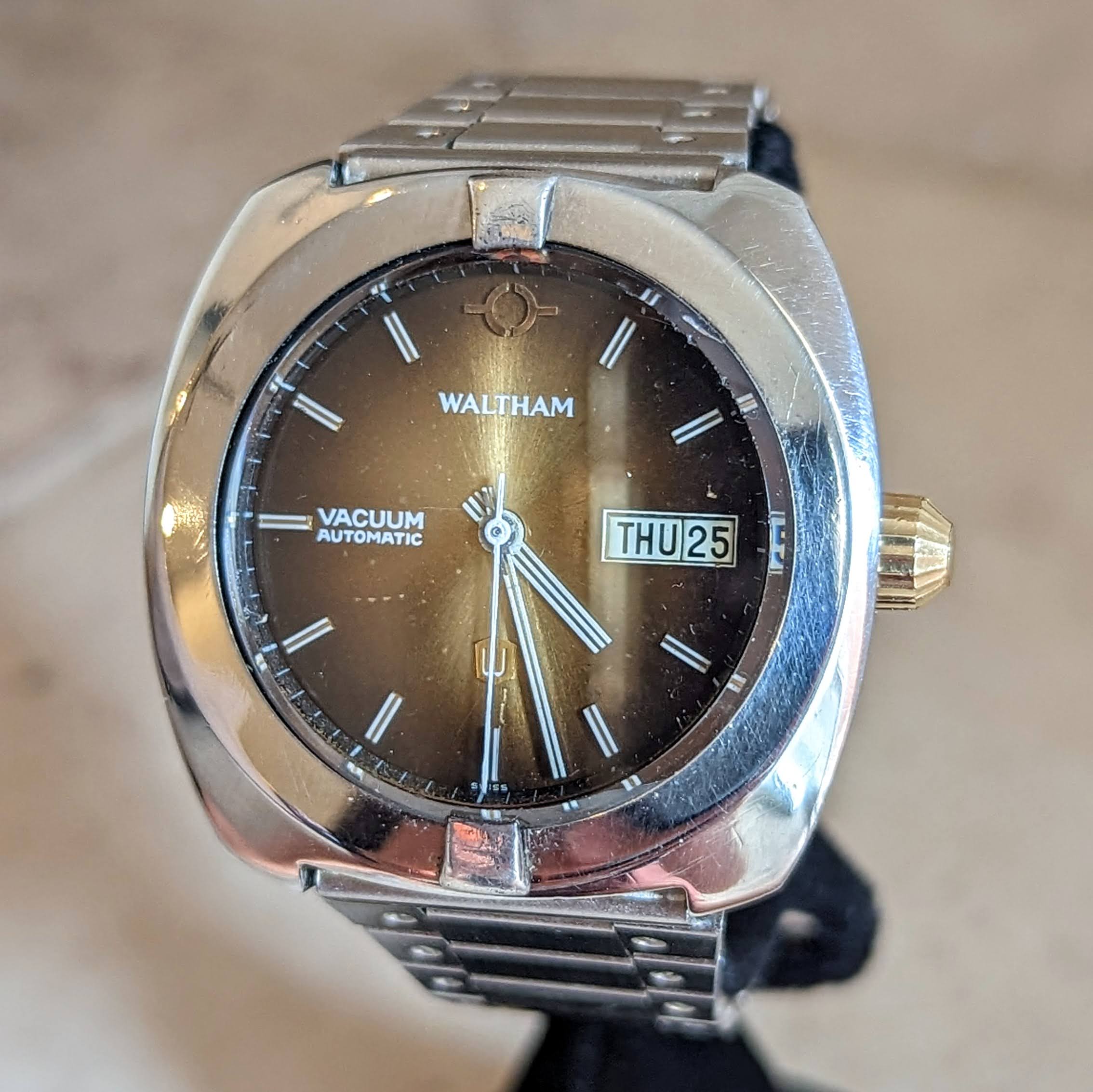 WALTHAM VACUUM Automatic Wristwatch Day/Date 1970s Vintage Watch