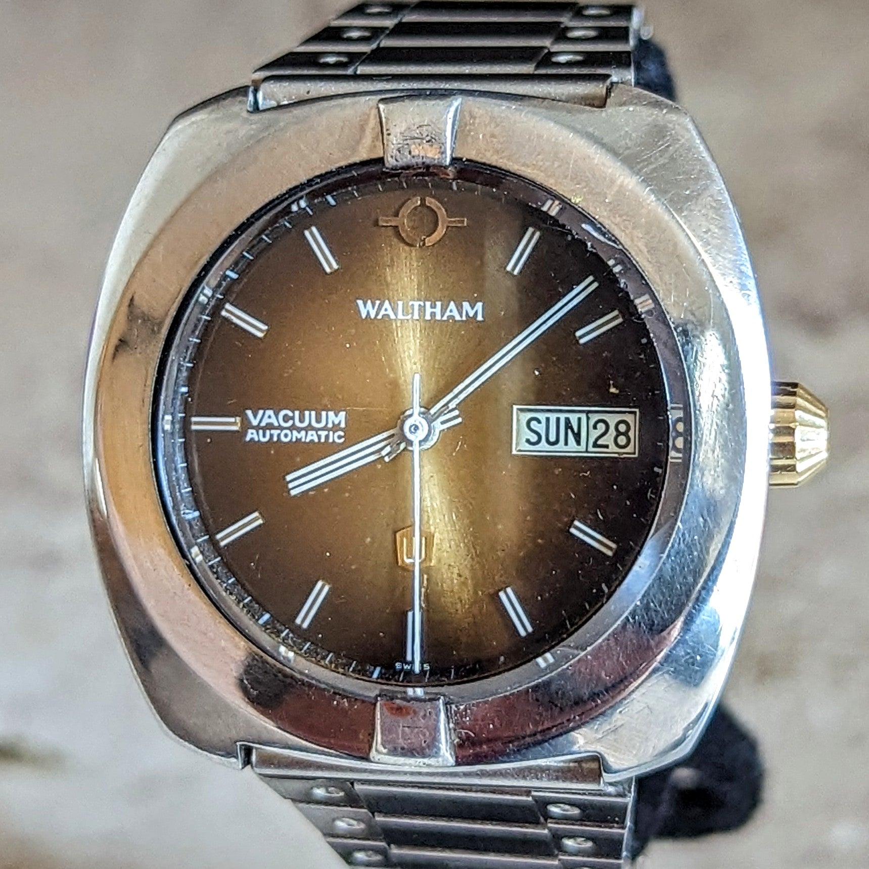 WALTHAM VACUUM Automatic Wristwatch Day/Date 1970s Vintage Watch