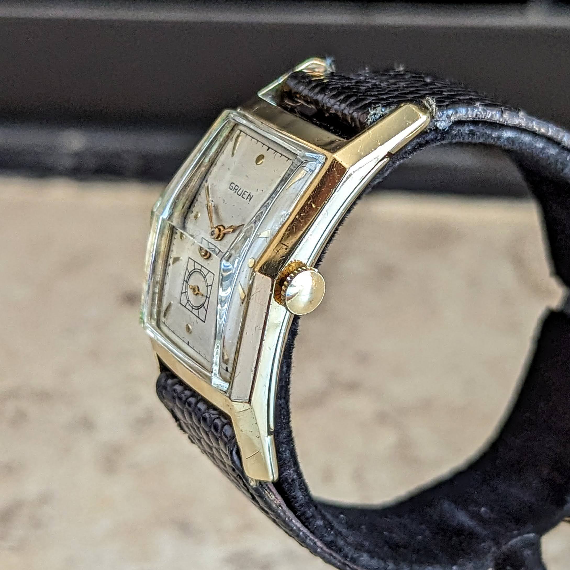 1948 GRUEN Curvex Precision Wristwatch “Curvametric” 17 Jewels Cal. 370 Swiss Watch