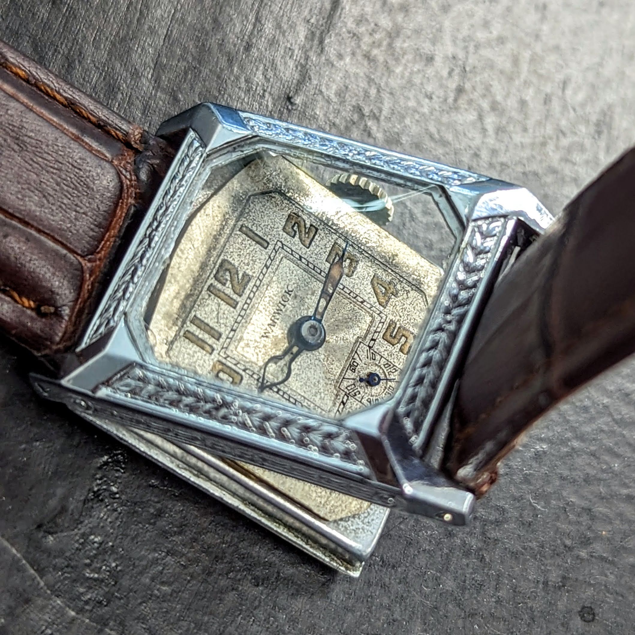 Art Deco WARWICK Wristwatch 6 Jewels Two ADJs Swiss Made Watch Tank Case