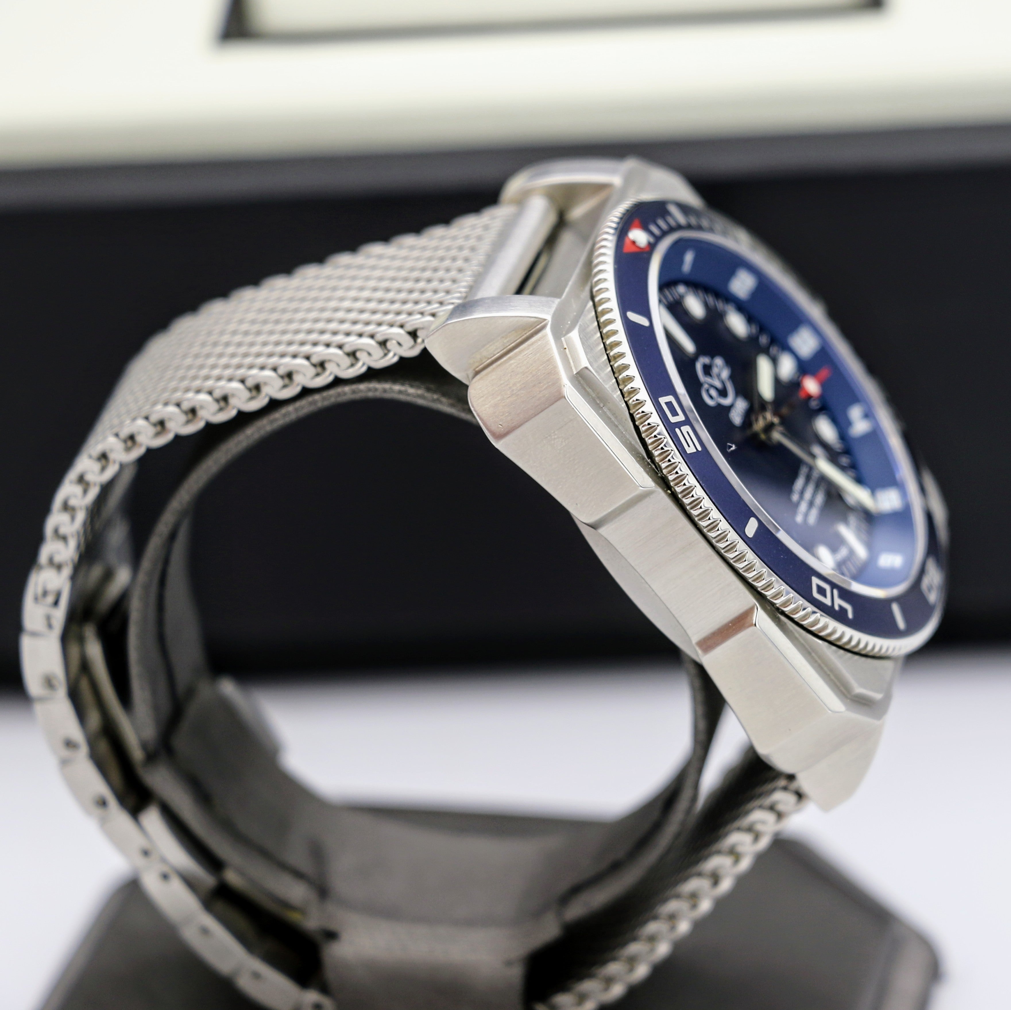 Luxury Gevril Wristwatch GV2 XO Submarine 44 Swiss Automatic Limited-Edition Watch