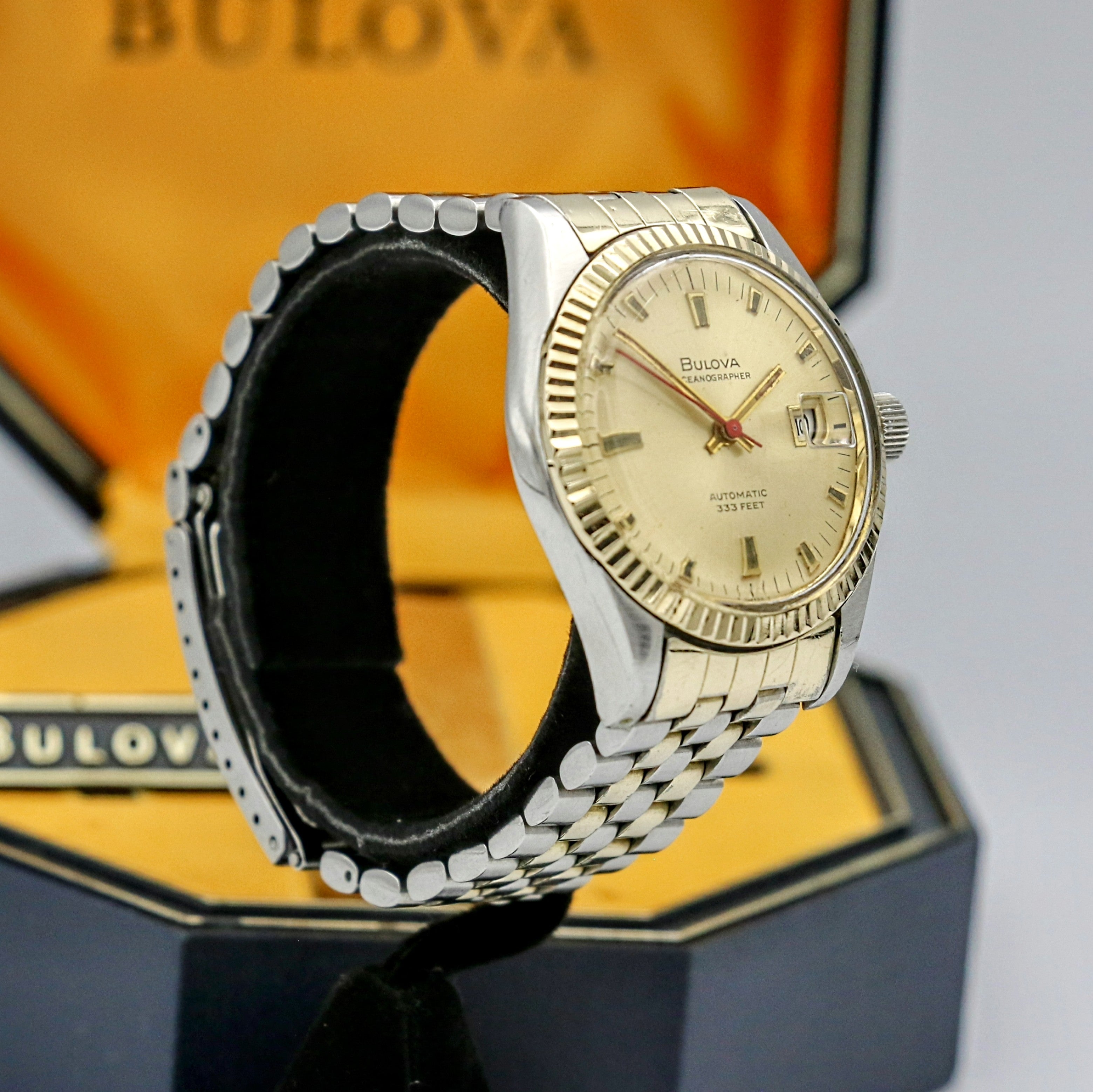 BULOVA 1970 Oceanographer "D" Automatic Watch 333 Feet 10K GOLD Bezel Wristwatch
