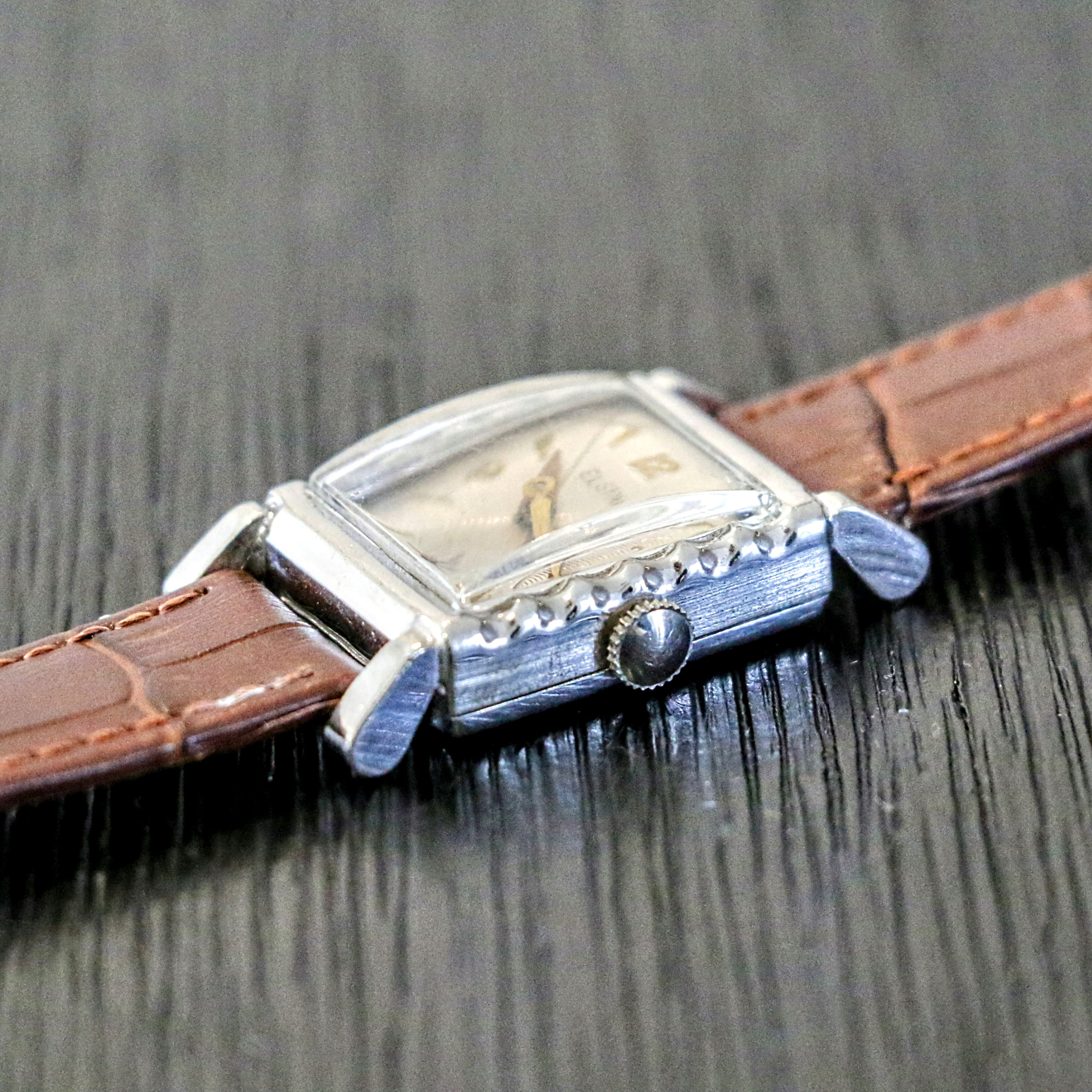 Vintage 1947 ELGIN Wristwatch Caliber 557 15 Jewels 4 Adjustments USA Made Watch