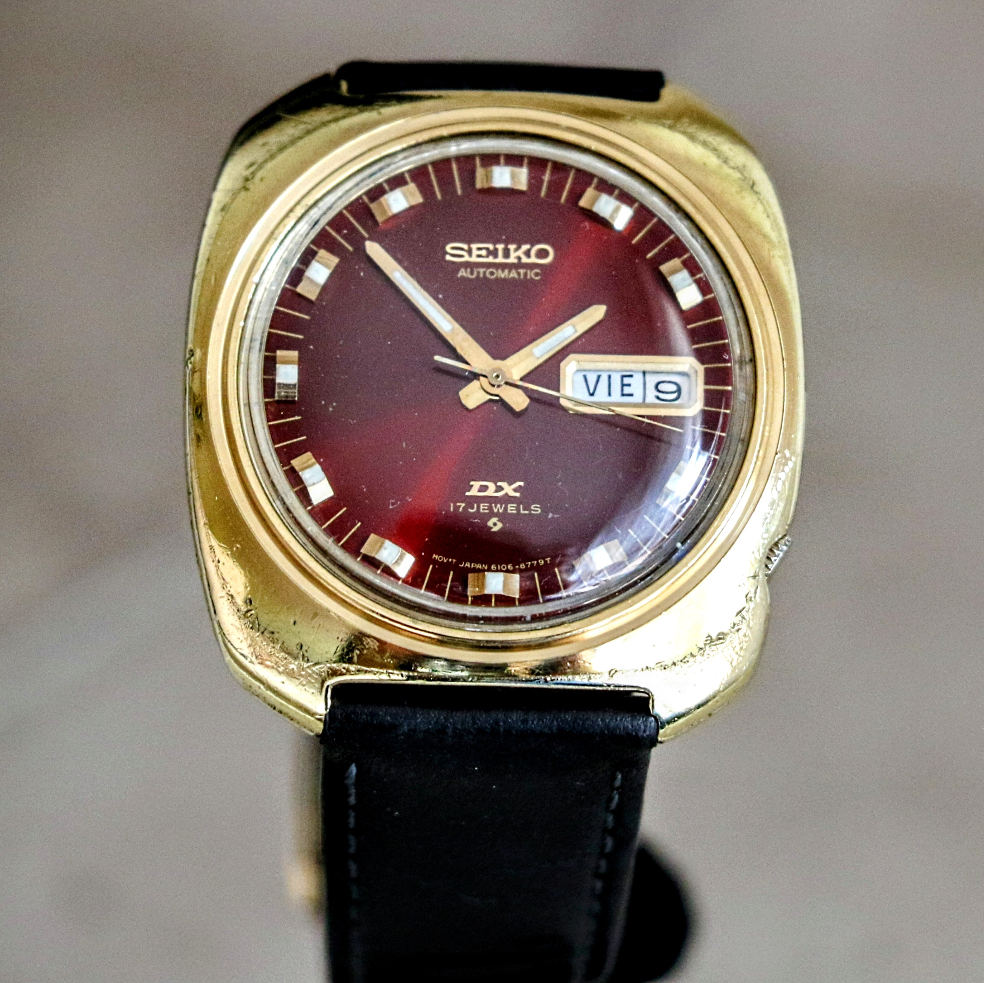 971 SEIKO DX Automatic Watch Day/Date Indicator Cal. 6106C 17Jewels Wristwatch