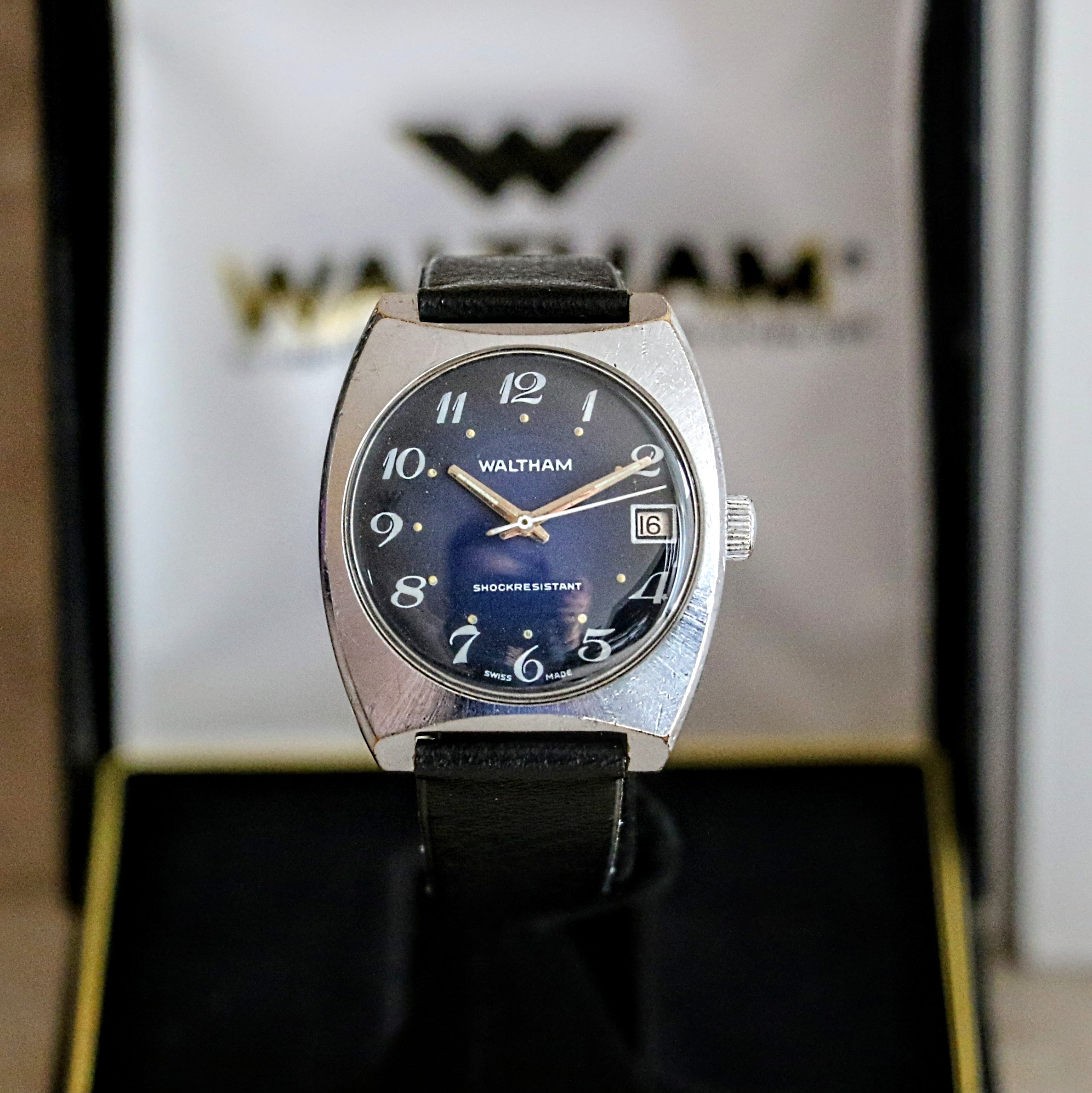 WALTHAM Shockresistant Wristwatch 7 Jewels Cal. ST 96-4 Date Indicator Blue Dial Swiss Watch
