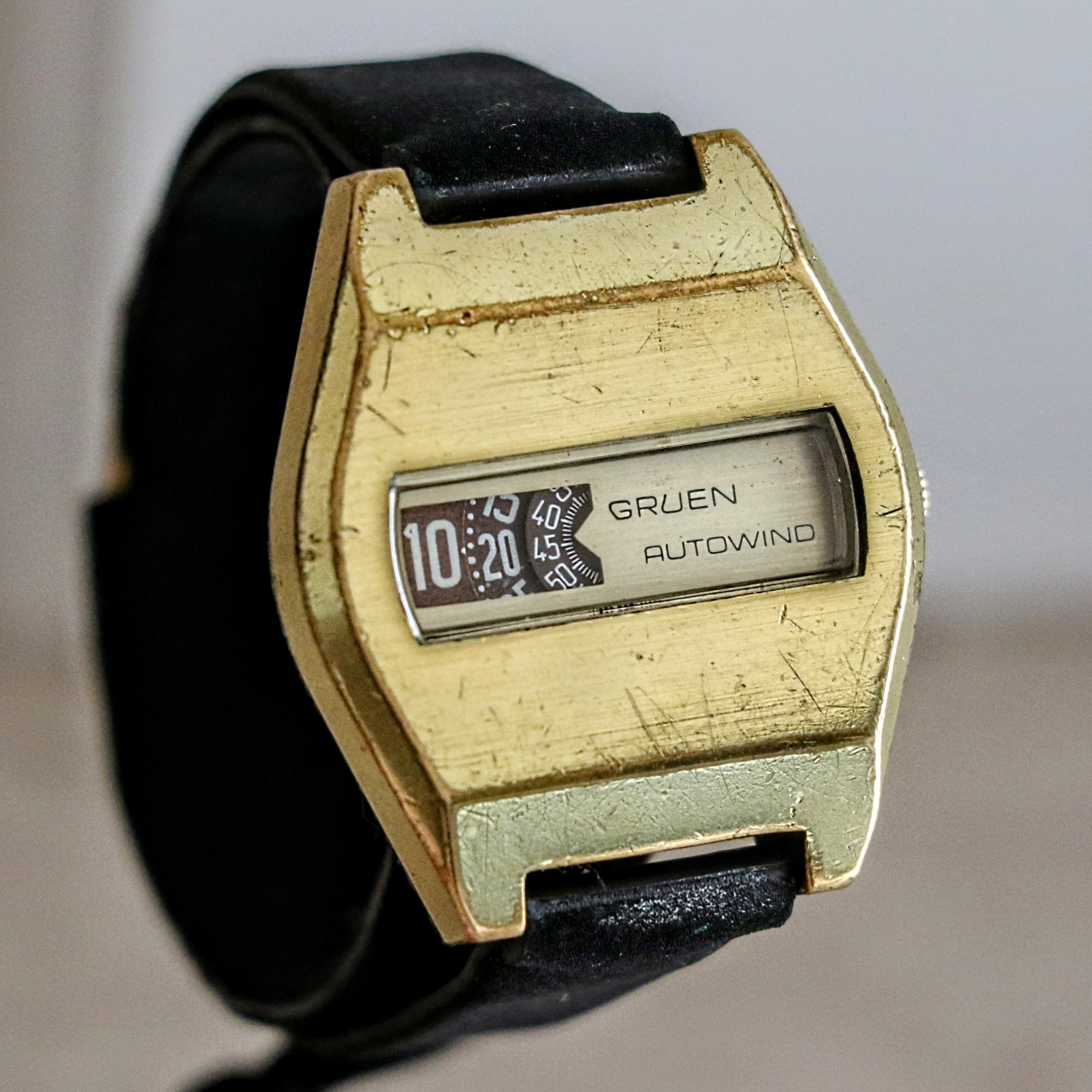 GRUEN Autowind Wristwatch Jump Hour 17 Jewels Cal. 156D Vintage Digital Watch