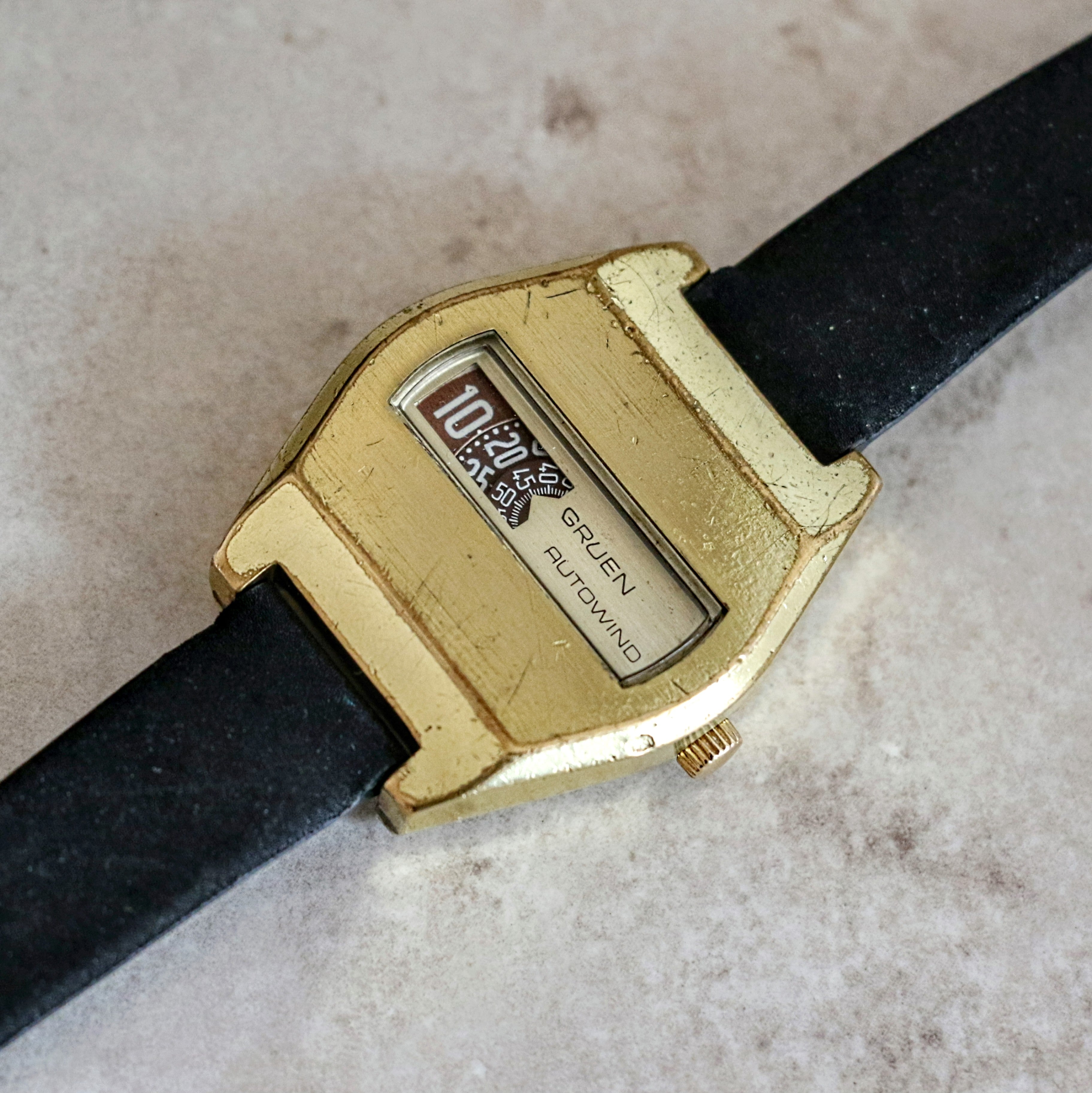 GRUEN Autowind Wristwatch Jump Hour 17 Jewels Cal. 156D Vintage Digital Watch