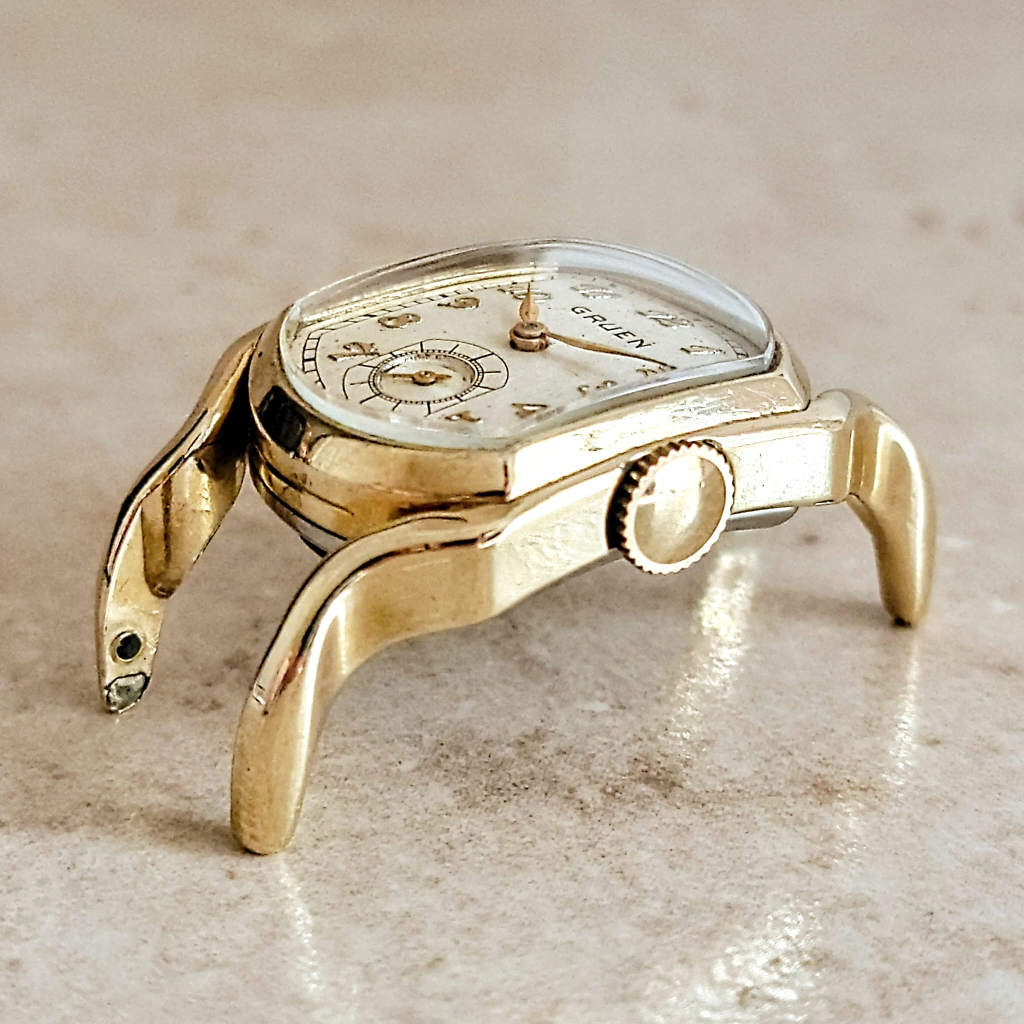 1939 GRUEN Driver’s Ristside “The Varsity” Wristwatch Curved Watch