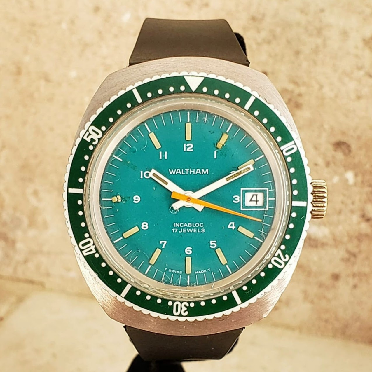 Vintage Waltham Diver Date Wristwatch Swiss Caliber 140 1A 17 Jewels W SECOND HAND HOROLOGY
