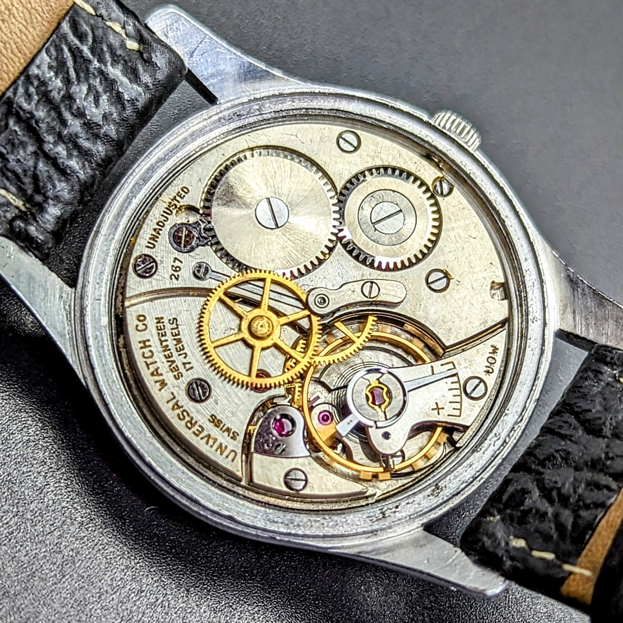 UNIVERSAL GENEVE Military WWII Wristwatch Caliber 267 17 Jewels Swiss Watch