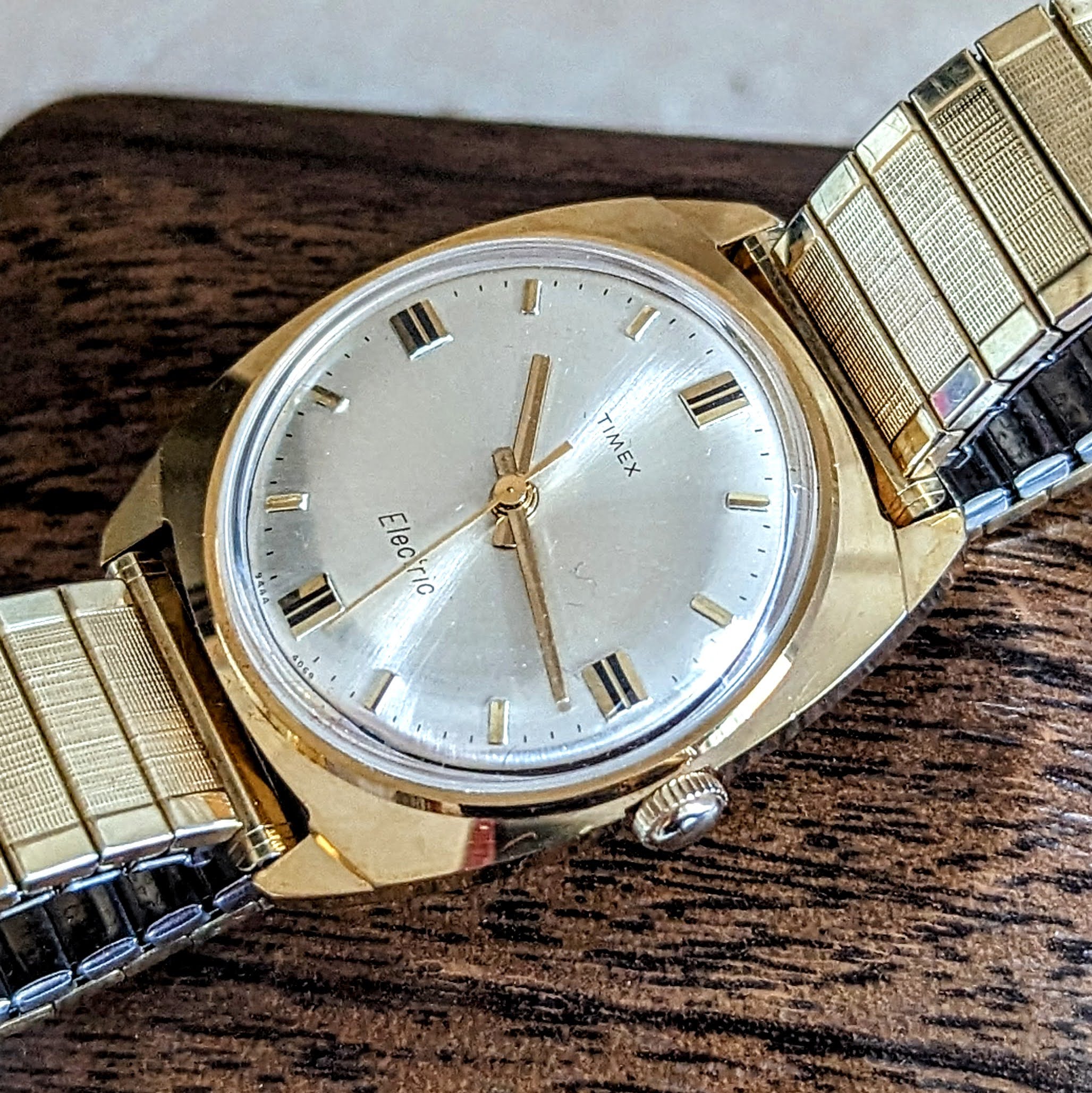 Timex electric sale gold watch