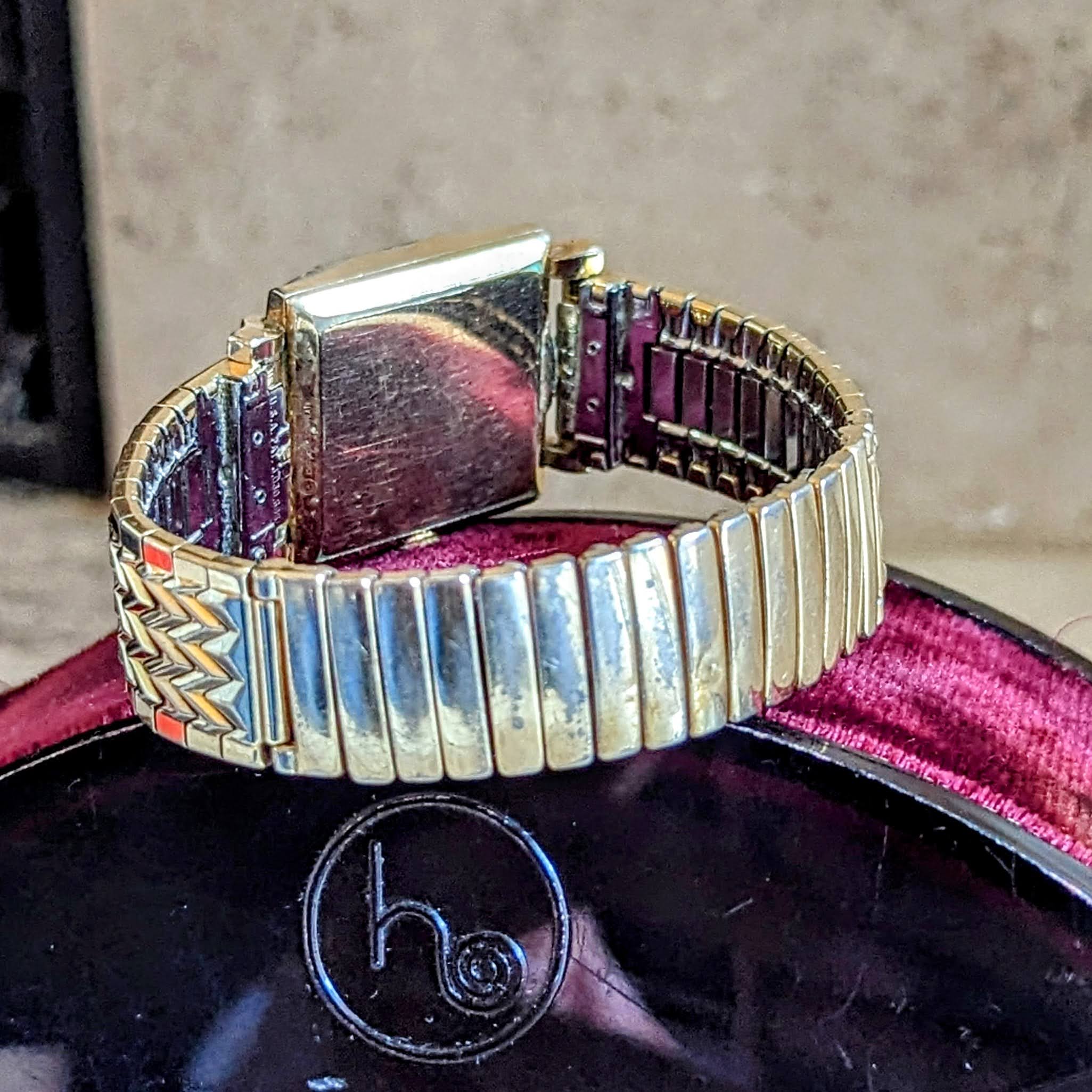 HELBROS Wristwatch 17 Jewels Swiss Caliber 101 Fancy Case, Crystal, Lugs & Bracelet Watch