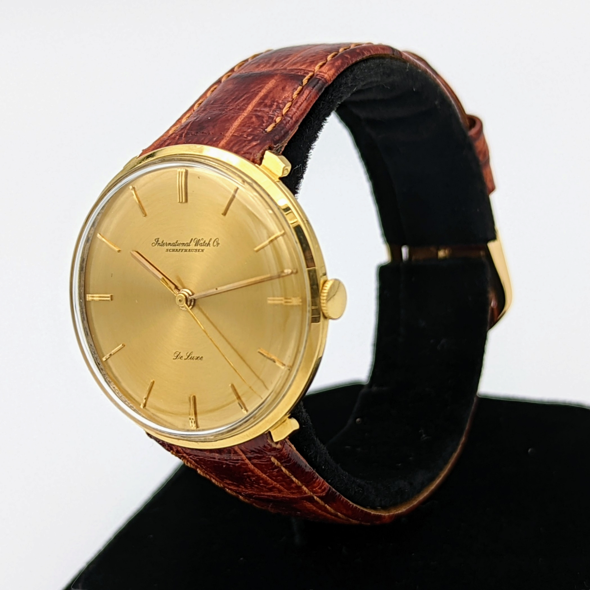 18K Solid Gold IWC De Luxe Wristwatch Swiss Made Cal. 401