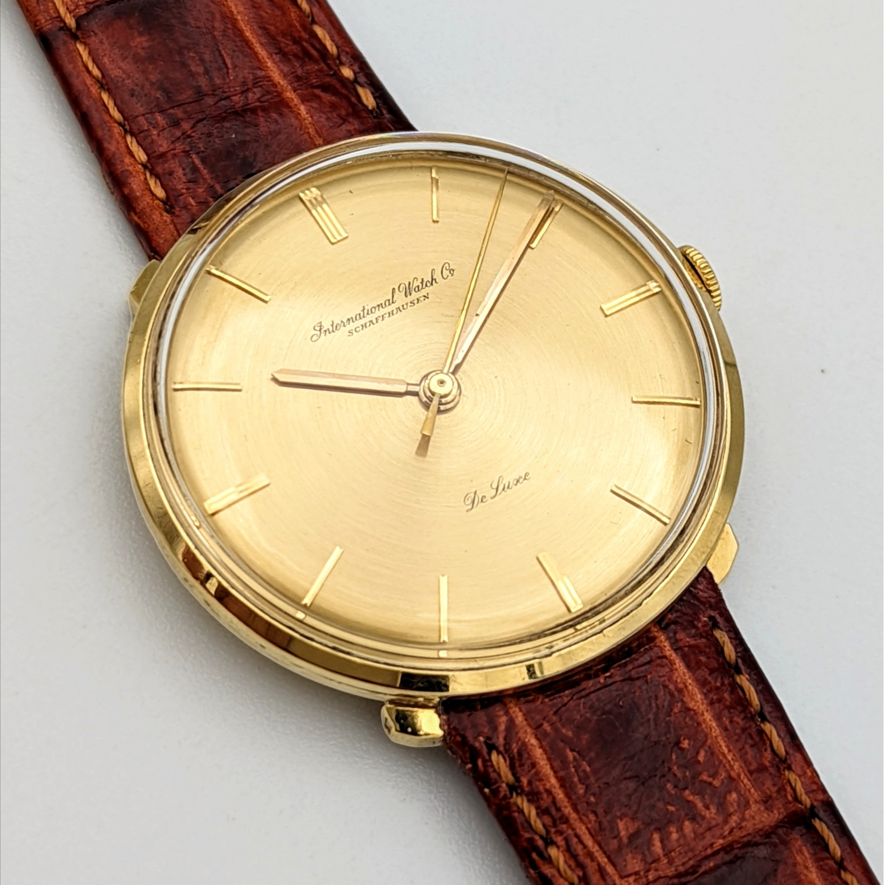 18K Solid Gold IWC De Luxe Wristwatch Swiss Made Cal. 401